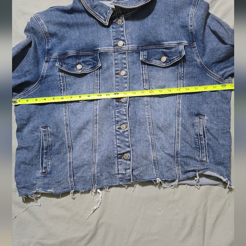 Distressed Plus Size Judy Blue Jean Jacket With Embroidered Collar Size 3x - Picture 9 of 13